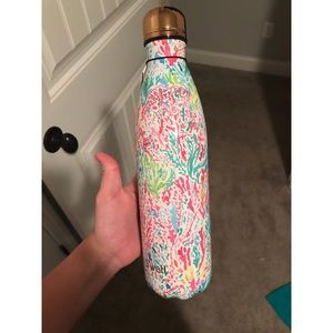 Lilly Pulitzer x Swell bottle.